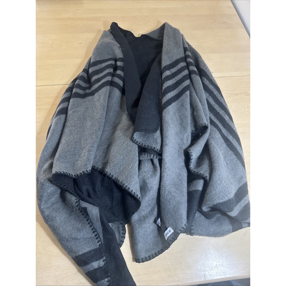 BB Dakota Gray Blanket Wrap Cape Poncho Shawl One Size Soft Boho Cottagecore - Picture 2 of 3